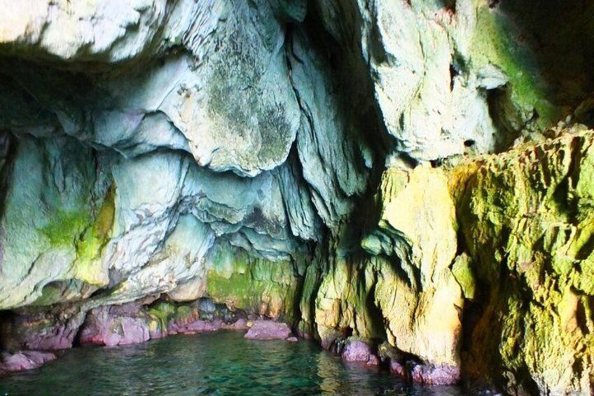 Tour of the island of Ortigia and exploration of sea caves with baths. 3