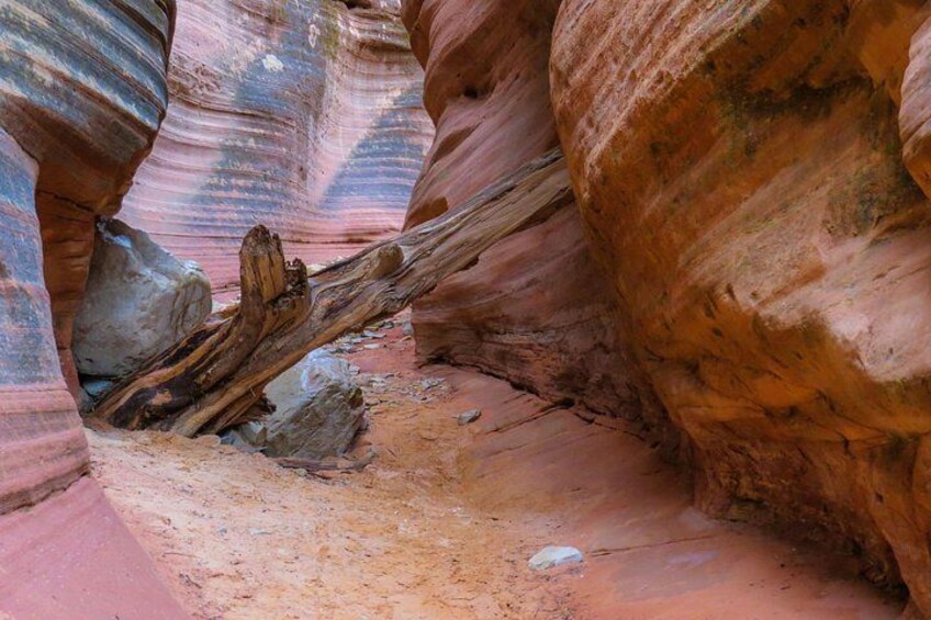 Peekaboo Slot Canyon 4WD Tour 3