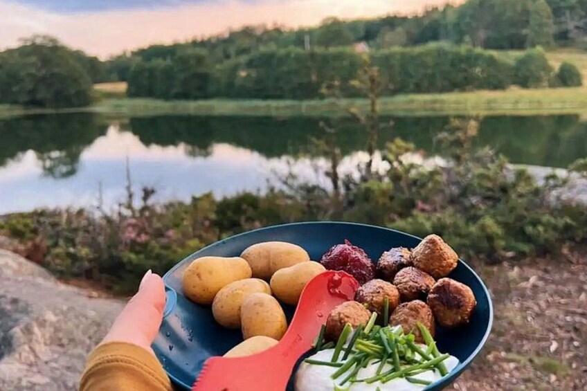 Stockholm: Sunset Hike in Tyresta National Park with Meal 4