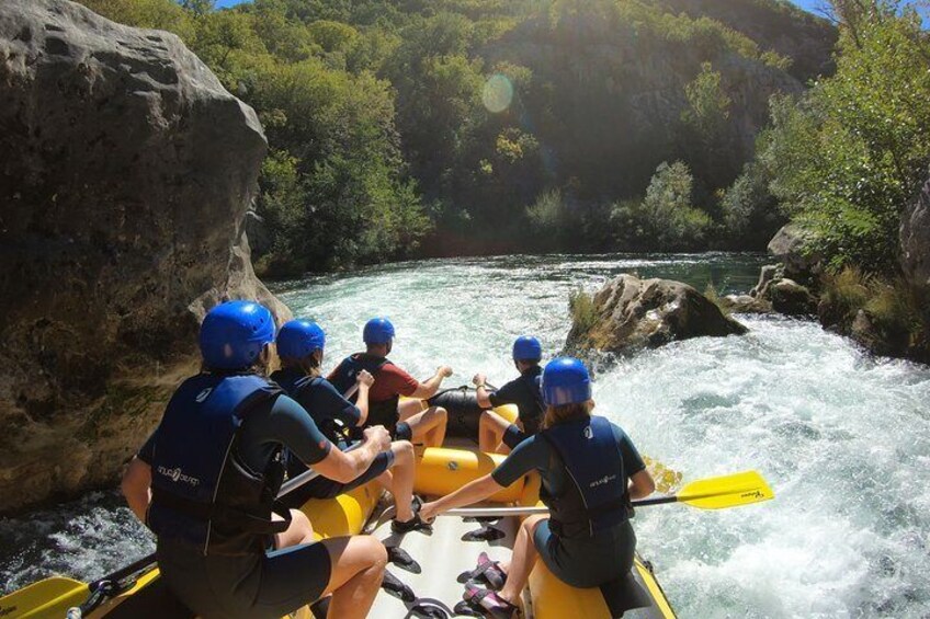 Rafting on Cetina in a small group with elements of canyoning & cliff jumping 4