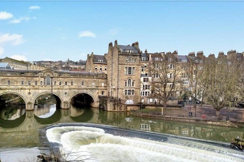 Enjoy beauitiful sights, like Pulteney Bridge 4
