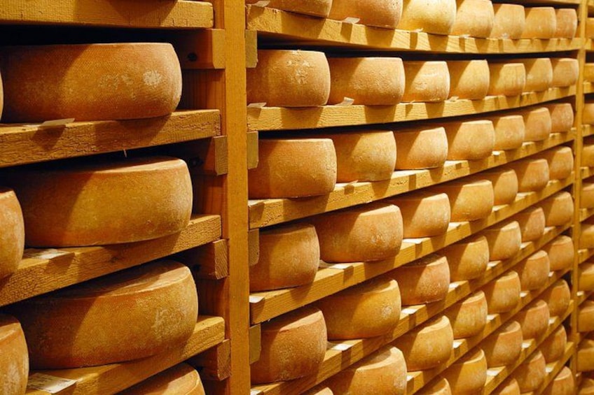 Bern Old Town & Emmental Cheese Tour from Zurich with Tastings 5