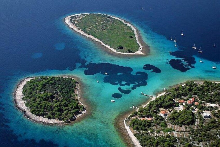 Blue Lagoon and Trogir town - half day speed boat tour 1
