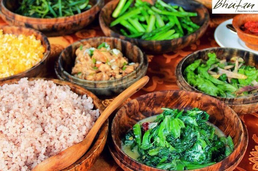 Various dishes in wooden bowls, including rice and stir-fried vegetables. 3