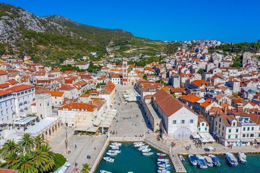 2 hours Romantic walking tour in Hvar