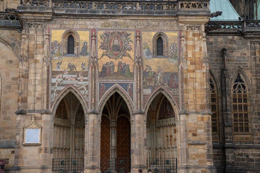 Small-Group Tour of Prague Castle with a local guide 3