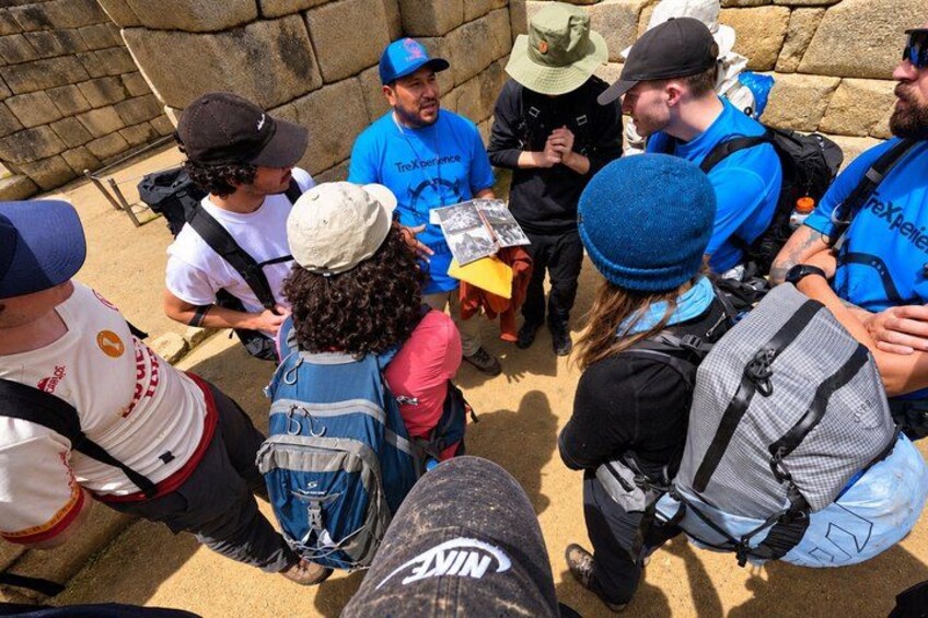 Machu Picchu: Private Tour Guide Service (2–3 Hours) 2