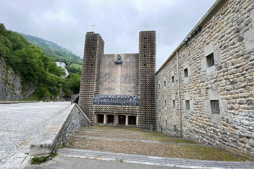 Private Aizkorri Full-Day Trek from San Sebastian 3