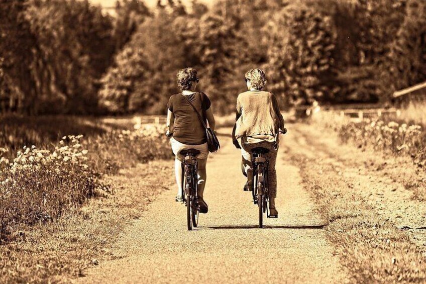 1 Hour Trolley Tour and Bike Rentals in Jefferson, Texas 2
