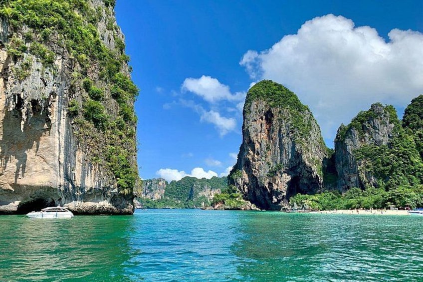 Phi Phi Khai Islands Excursion with Seaview & Lunch by speedboat 2