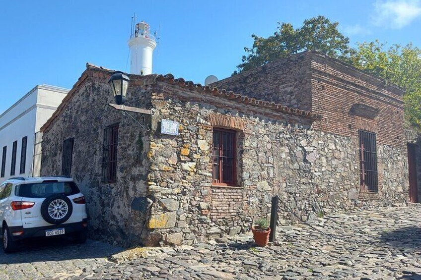 Solís street and the lighthouse