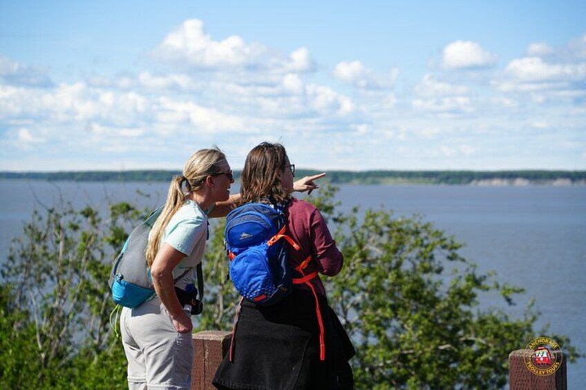 Guests pointing out at point woronzof 4