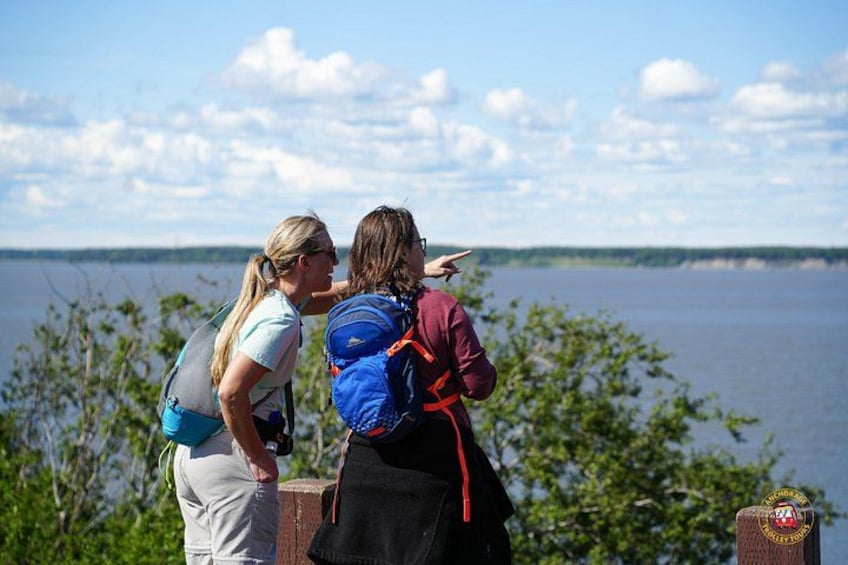 Guests pointing out at point woronzof 5