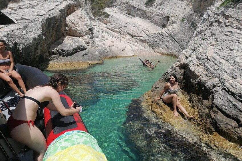 Blue Cave & Hvar, 5 Islands Speedboat with Luxury Seats in Shade 2