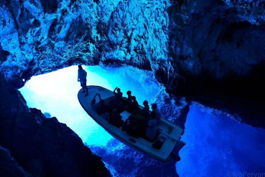 Blue Cave & Hvar, 5 Islands Speedboat with Luxury Seats in Shade 4