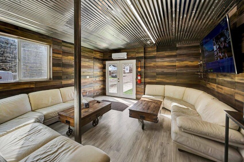 Guest lounge where you can relax 3
