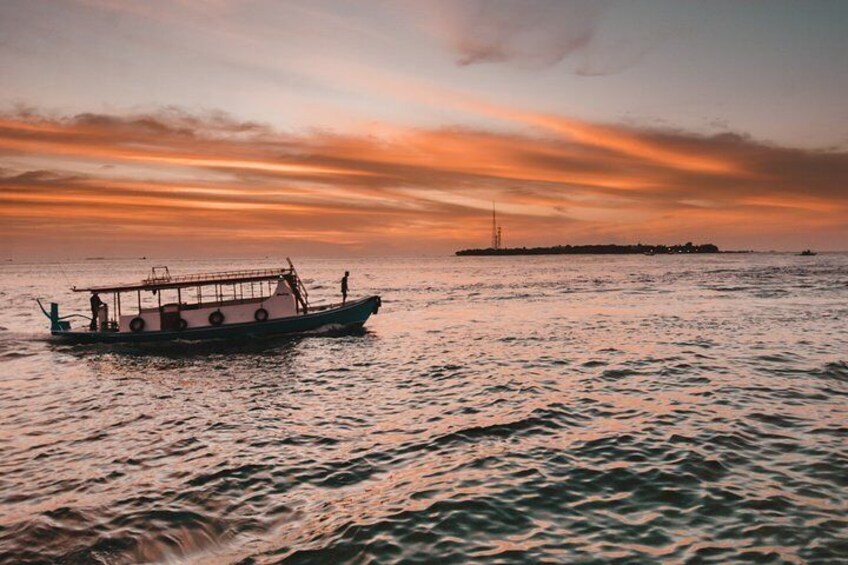 Sunset Cruise and Night Fishing in Dhiffushi