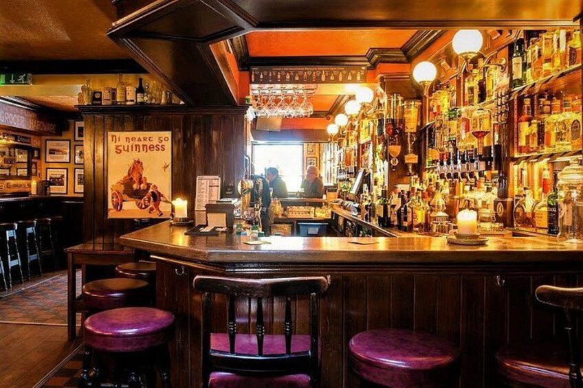 Private Irish whiskey tasting in local country pub. Galway Guided 4