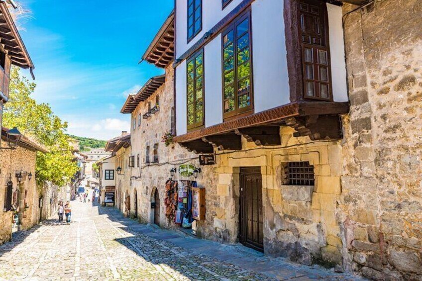 Fascinating memories of the Santillana del mar romantic tour