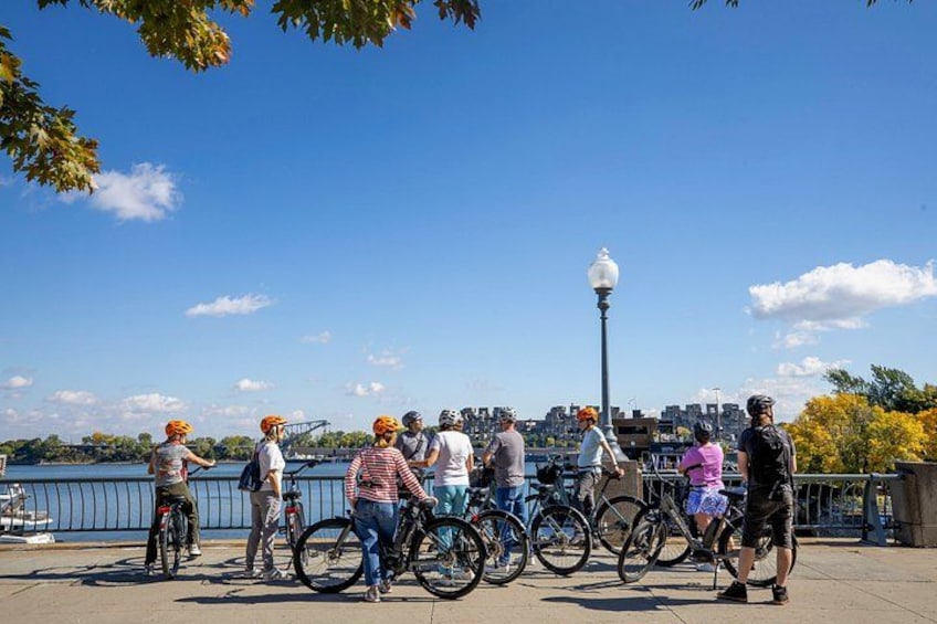 Bike / E-bike Tour : Downtown, Old Montreal, Waterfront by Fitz 1