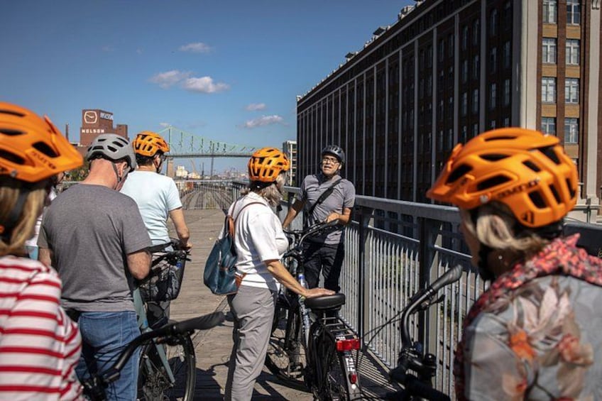 Bike / E-bike Tour : Downtown, Old Montreal, Waterfront by Fitz 2