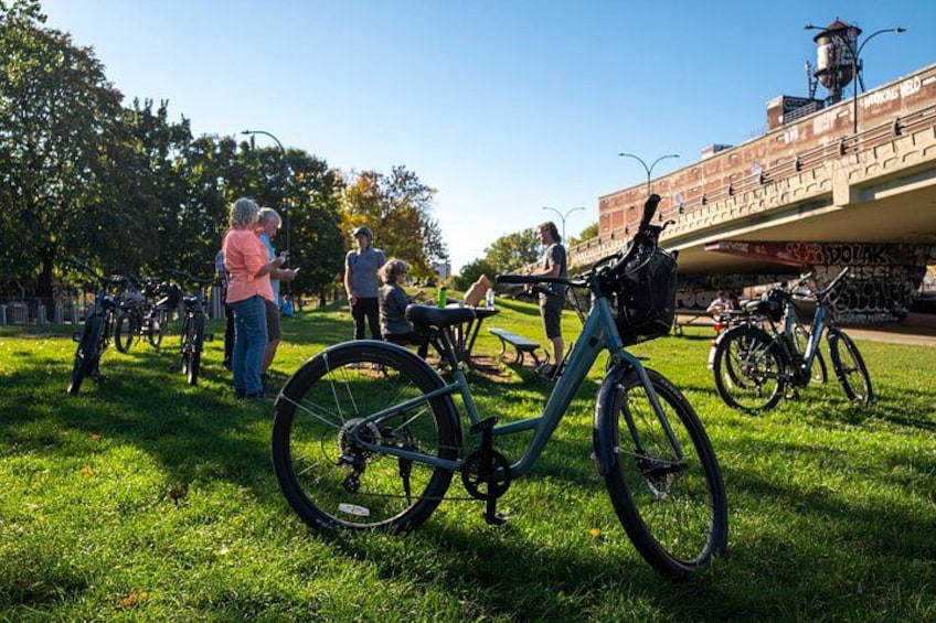 Bike / E-bike Tour : Downtown, Old Montreal, Waterfront by Fitz 5