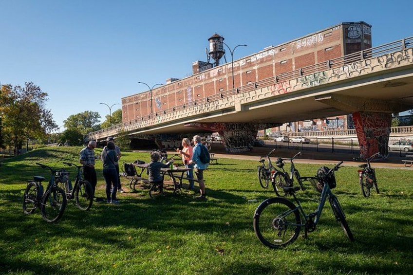 Bike / E-bike Tour : Downtown, Old Montreal, Waterfront by Fitz 2