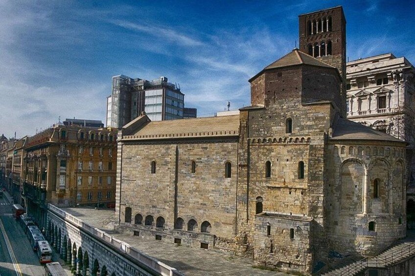 Grand tour of Genoa, medieval and modern town 4