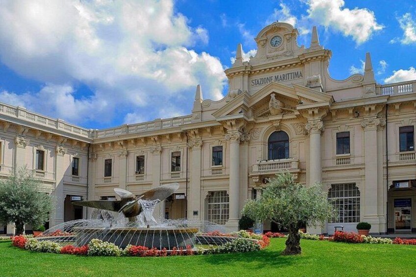 Grand tour of Genoa, medieval and modern town 2