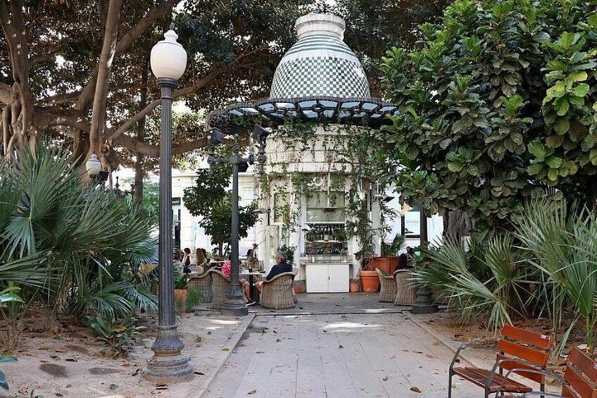 Explore the old city center of Alicante private walking tour 2