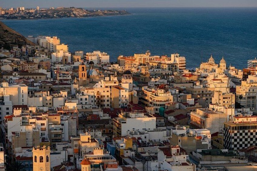 Explore the old city center of Alicante private walking tour 3
