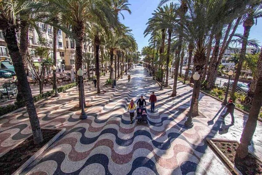 Explore the old city center of Alicante private walking tour 5