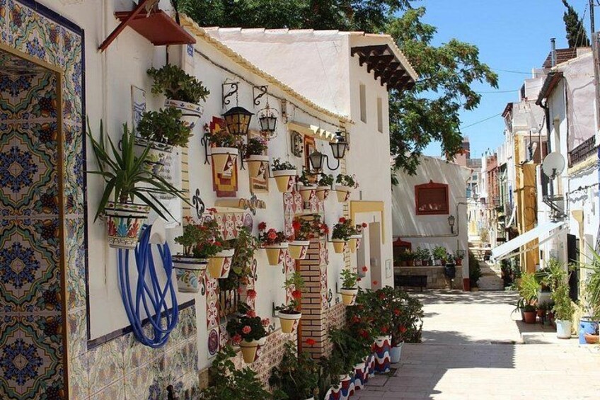 Explore the old city center of Alicante private walking tour 4