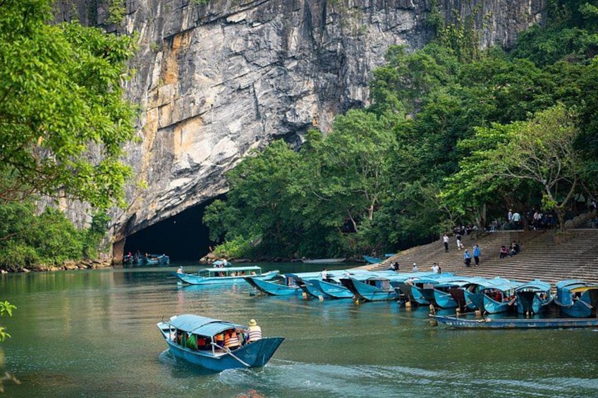Entrance of Phong Nha Cave 2