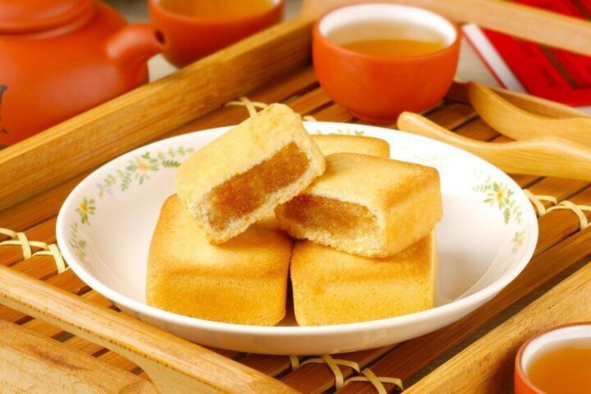 Taiwan Traditional Dessert Experience, Pineapple Pastry with Egg Yolk, Longan Cake, High-Mountain Oolong Tea.