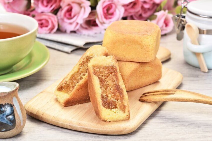 Taiwan Traditional Dessert Experience, Pineapple Pastry with Egg Yolk, Longan Cake, High-Mountain Oolong Tea.