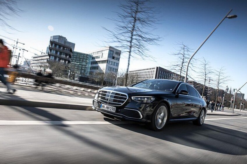 Private sightseeing tour with a Mercedes S-Class 2