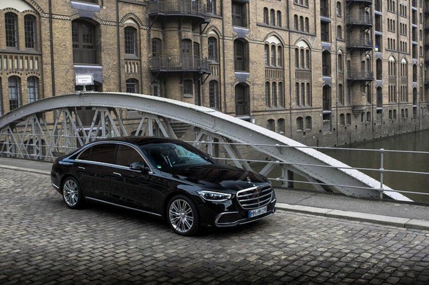 Private sightseeing tour with a Mercedes S-Class 1