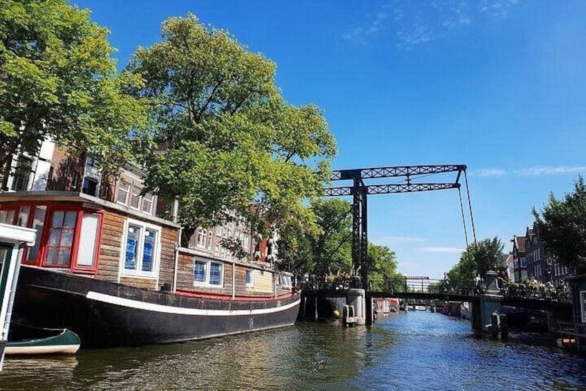 Amsterdam 90-min Private Canal Cruise with Live Guide and Drinks 2