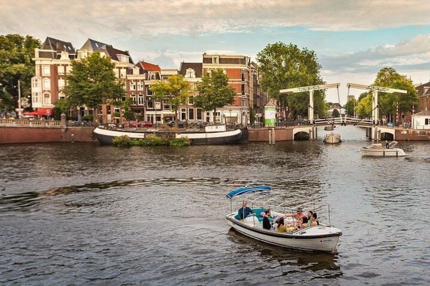 Amsterdam 90-min Private Canal Cruise with Live Guide and Drinks 3