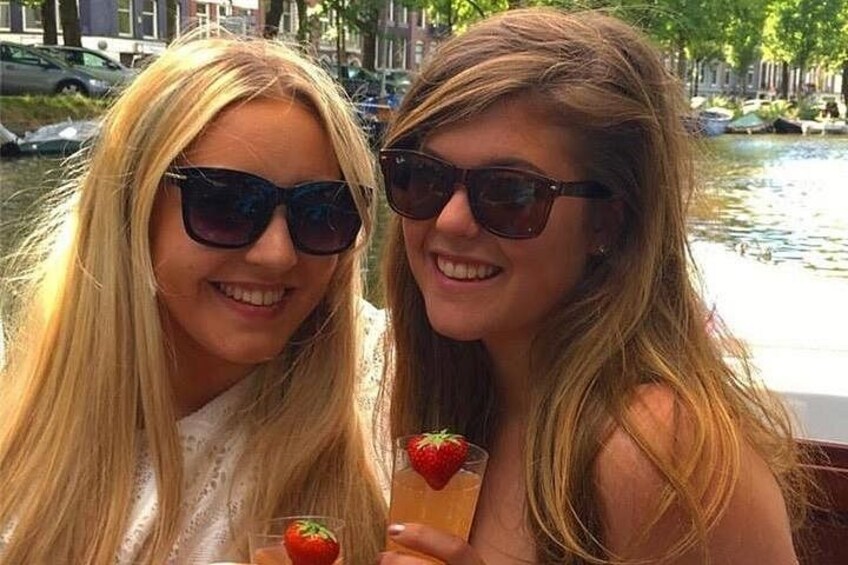 Amsterdam 90-min Private Canal Cruise with Live Guide and Drinks 2