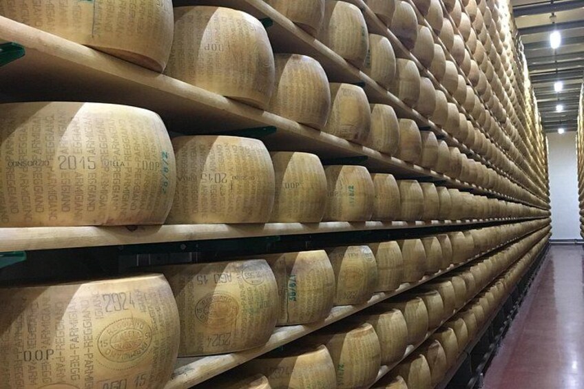 Cars&Food: Lambo, Ferrari, Parmigiano, Balsamic, PrivateTransport 4