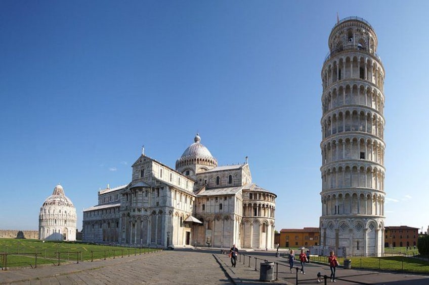 The Leaning Tower of Pisa, the Pisa Cathedral, and the Baptistery of San Giovanni. 2