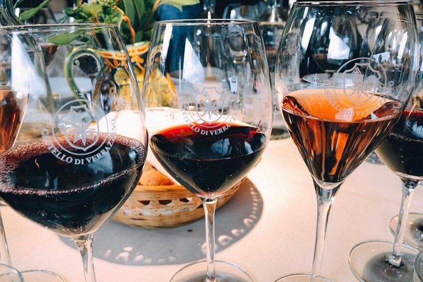 Glasses of Chianti classico 4
