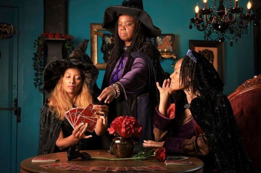 Immersive Costume Photography Salem MA Pequot House Velvet Parlor 1