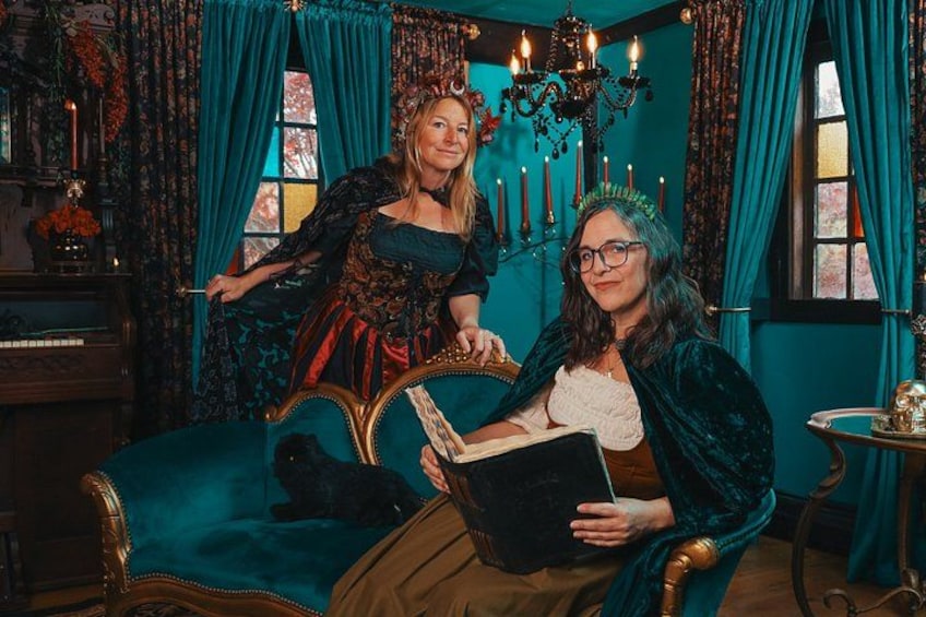 Immersive Costume Photography Salem MA Pequot House Velvet Parlor 3
