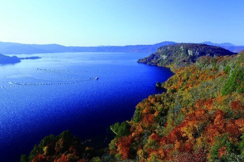 Oirase Gorge and Lake Towada Day Hike with Government-Licensed Guide