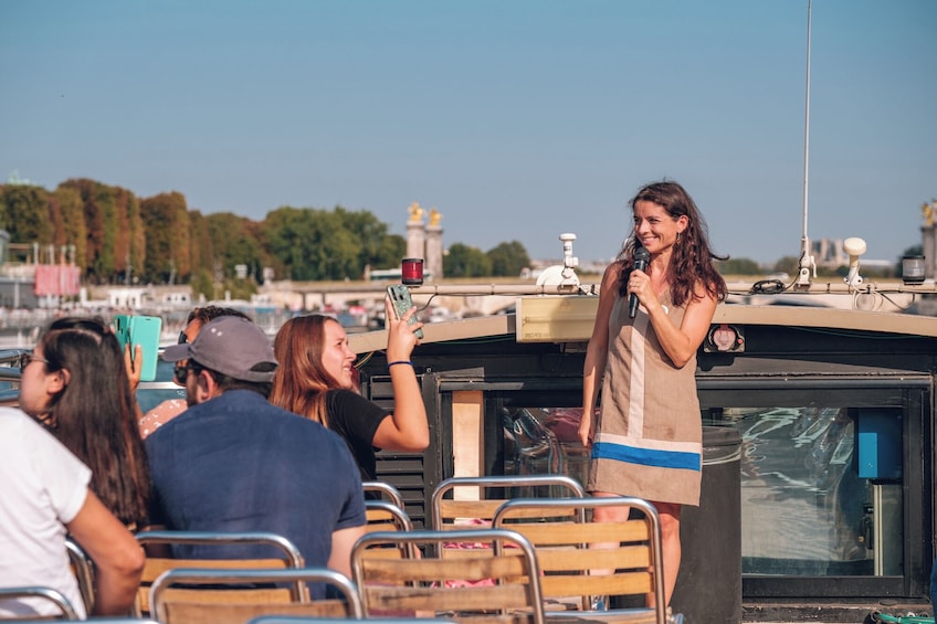 Tootbus Paris : Must See Hop-on Hop-off Bus Tour & 1 Hour Cruise 3