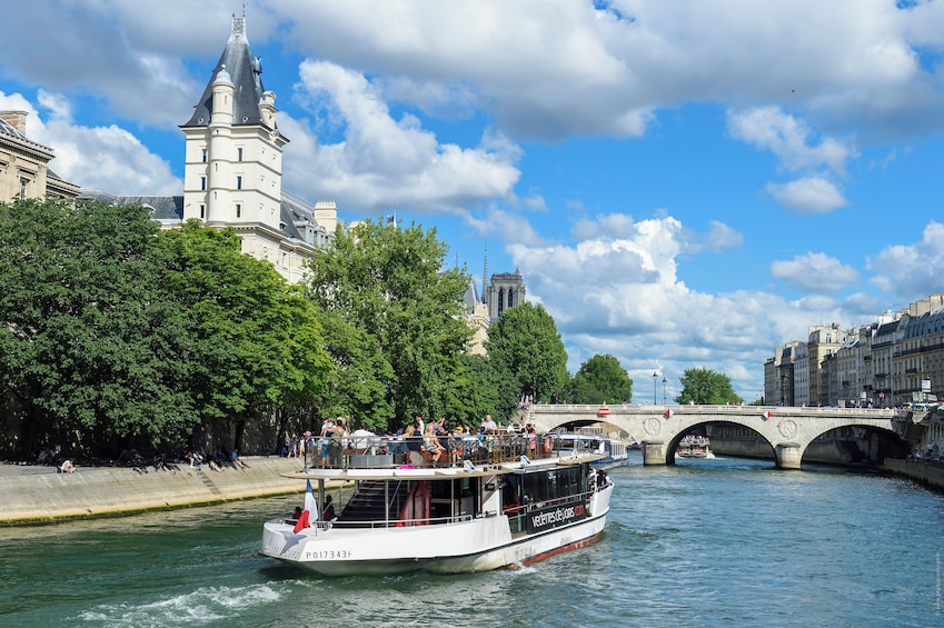 Tootbus Paris : Must See Hop-on Hop-off Bus Tour & 1 Hour Cruise 4