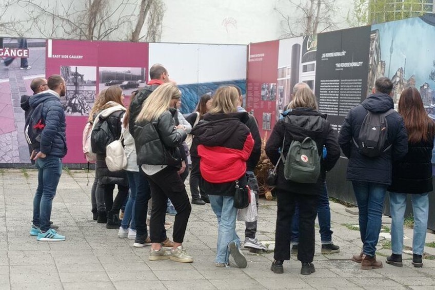 Private Walking Sightseeing Local Berlin Tour Guides up 15 Person Taylor Made Berlin excursions 3